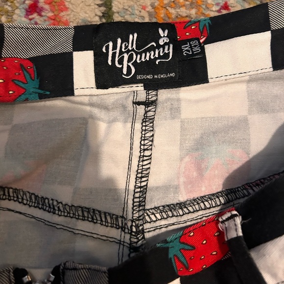 Hell Bunny Strawberry Checkered Women's Skirt - Picture 3 of 7